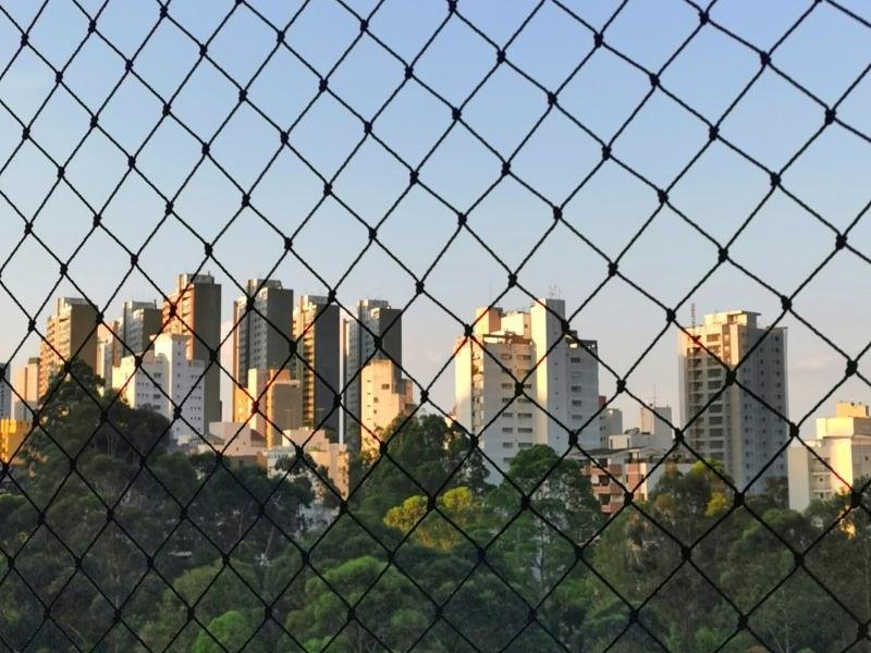 Instalação de rede de proteção em Coloninha, Florianópolis